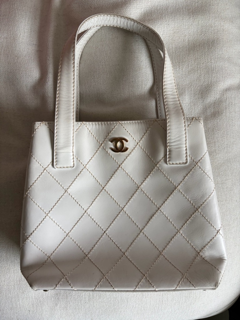 CHANEL Wild Stitch Tote White - Quilted Leather with Gold CC